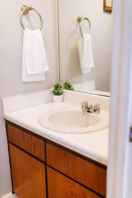 Cozy 3-Bed Athens Getaway, Right Near Uga! Apartman Kültér fotó